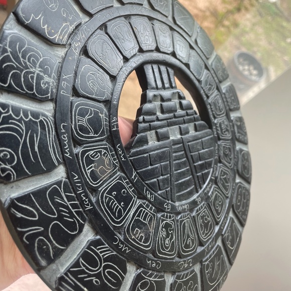 Mayan Calendar hand-carved in slate - Picture 1 of 4